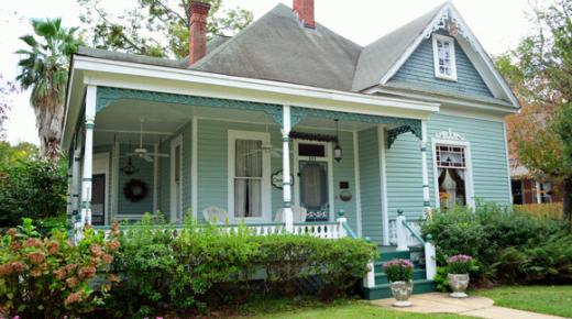 Green Gables Bed & Breakfast and Camellia Cottage
